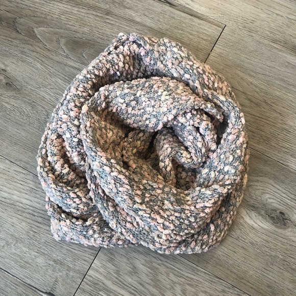 🔥SALE- Any 4/$20 Zara Girls Infinity Knit Scarf - Picture 1 of 3